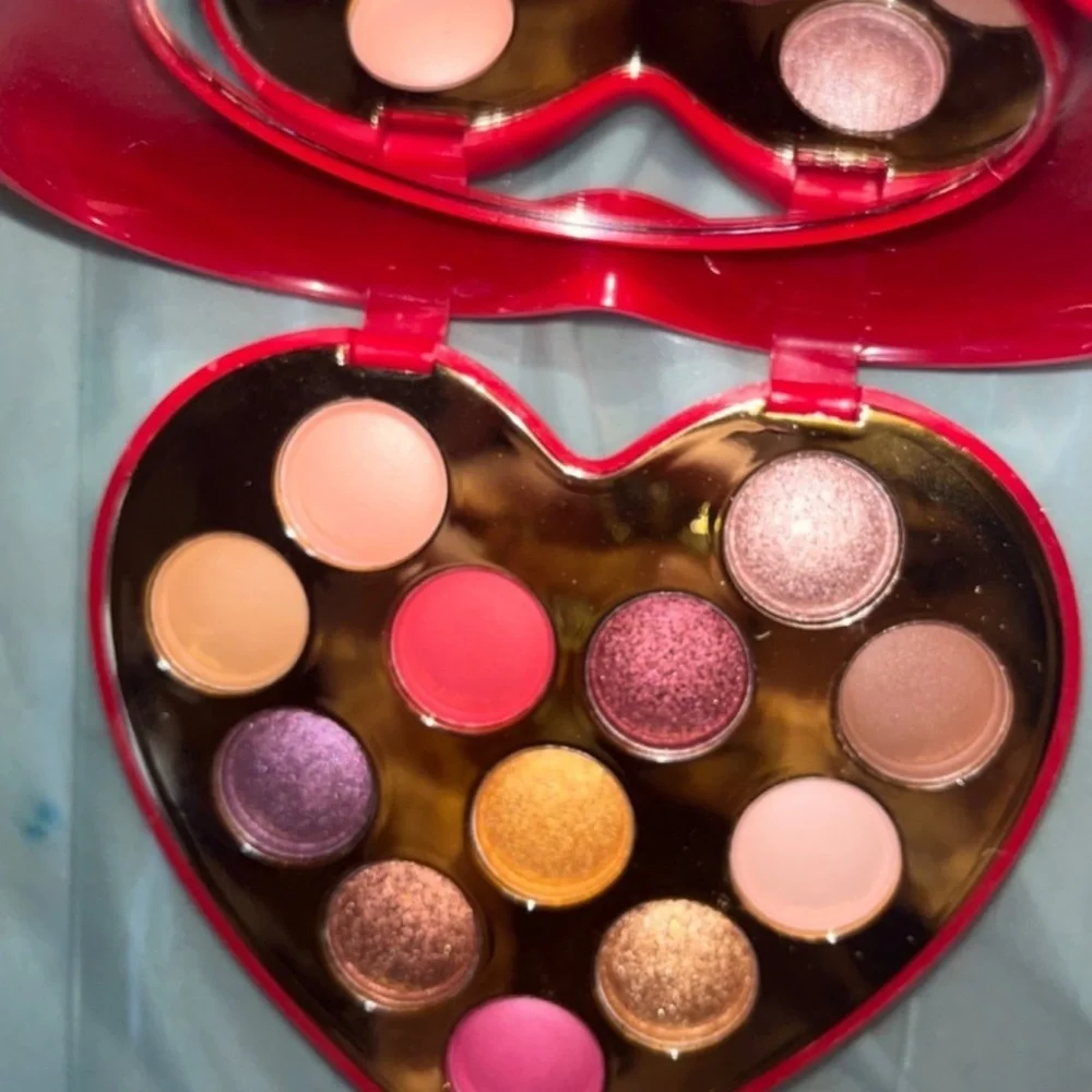 Amuse in love eyesshadow pallete‎